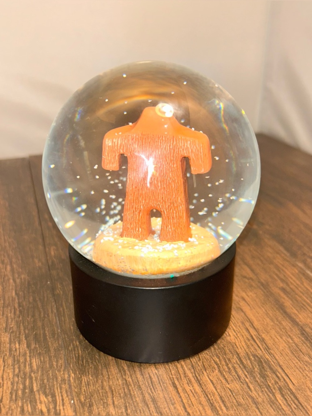 Eagle Mountain Casino Musical Happy Holidays Water Snow Globe 2025 New